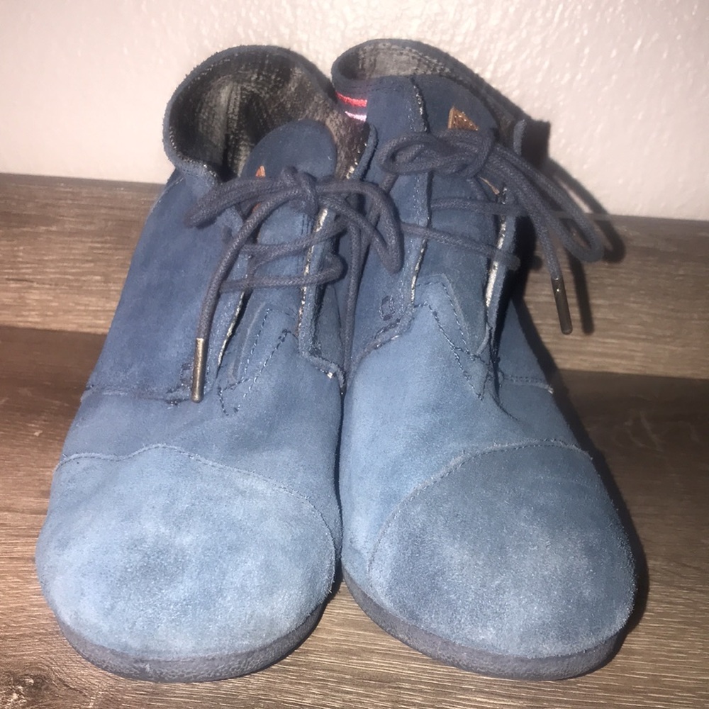 TOMS Blue Suede Lace Up Wedges Booties. - Picture 3 of 7